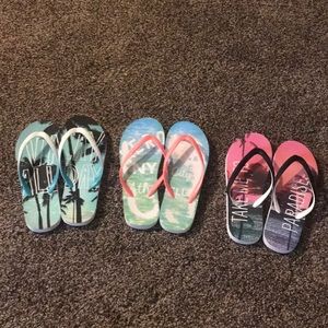 3 Aeropostale pairs of flip flops